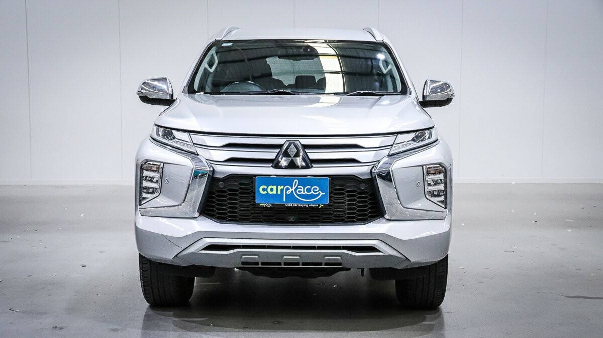 Mitsubishi Pajero Sport image 2