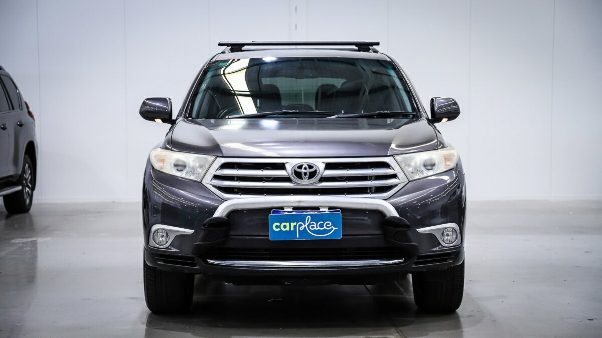 Toyota Kluger image 2