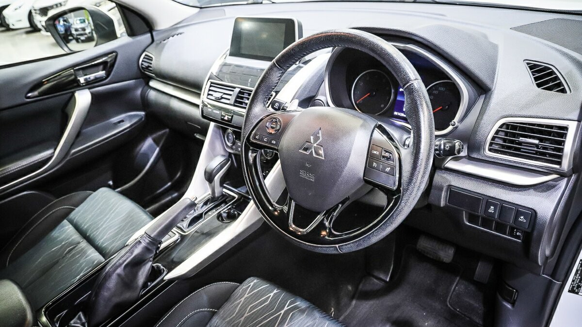 Mitsubishi Eclipse Cross image 4