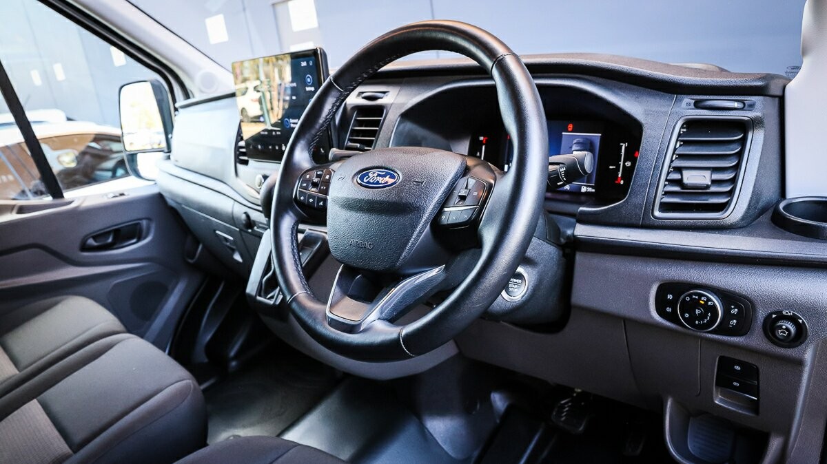 Ford Transit image 4