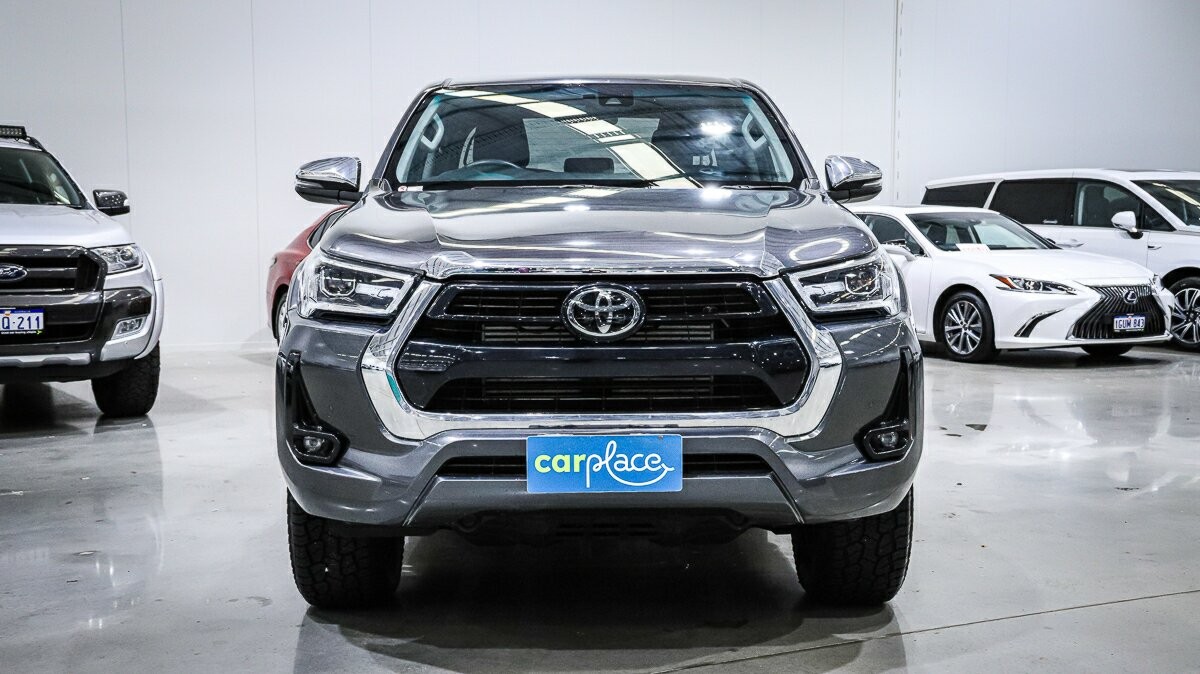 Toyota Hilux image 2