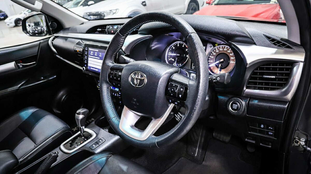 Toyota Hilux image 4
