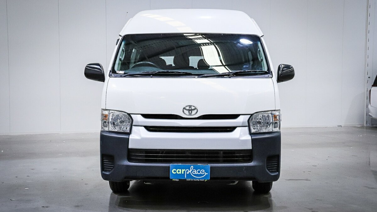 Toyota Hiace image 2