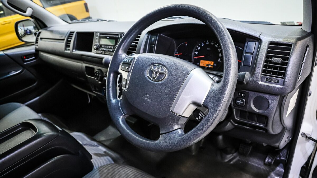Toyota Hiace image 4