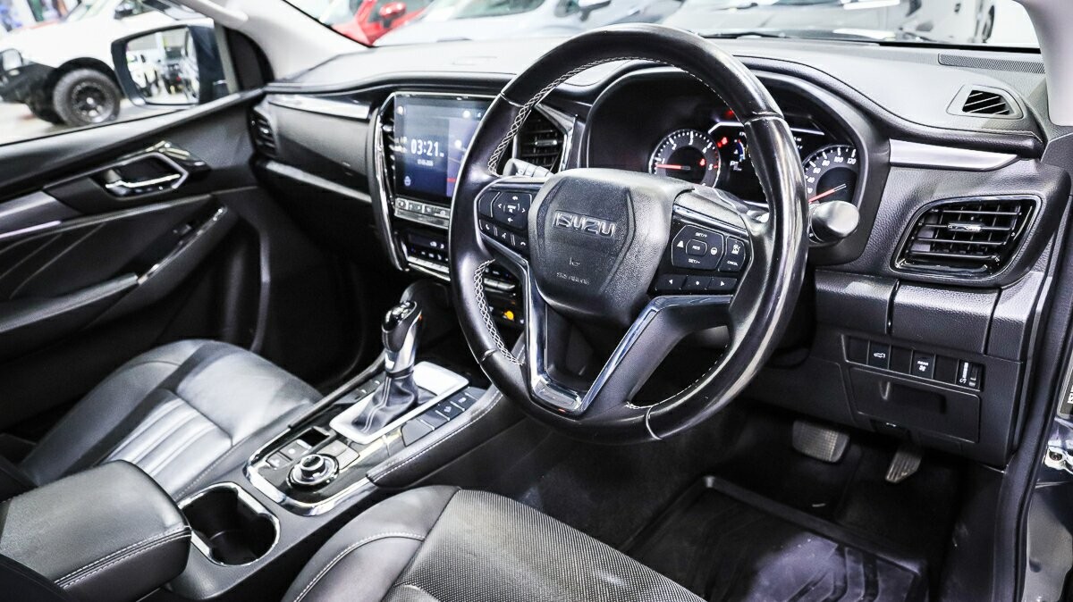 Isuzu Mu-x image 4