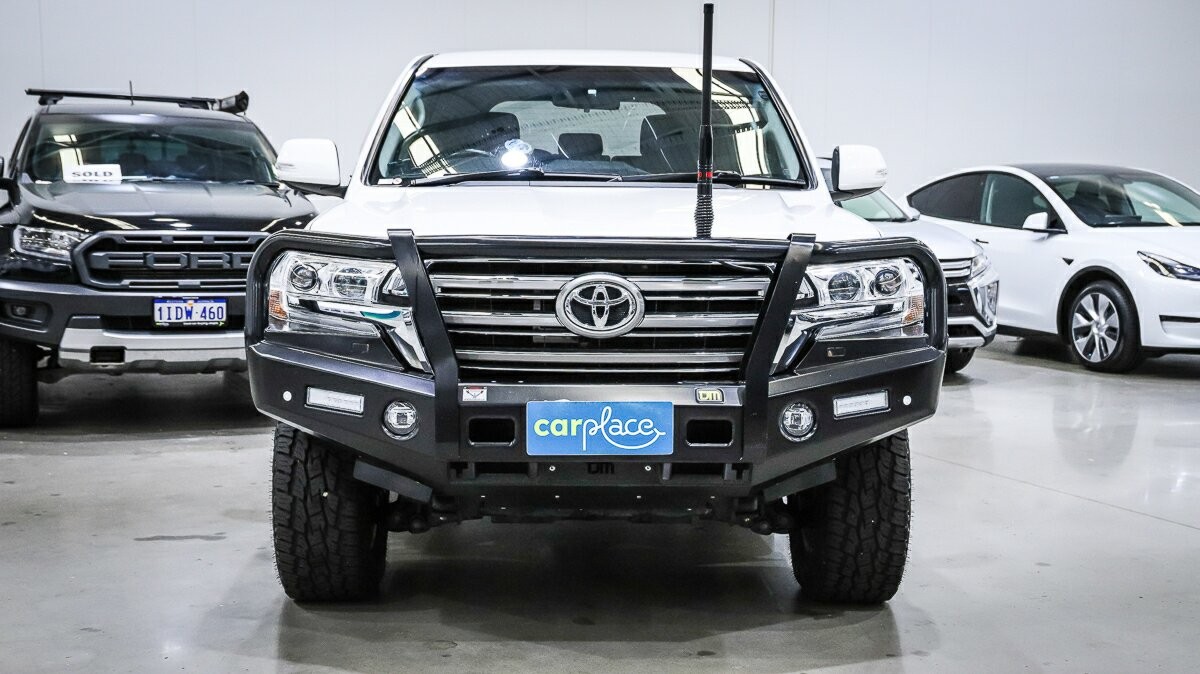 Toyota Landcruiser image 2