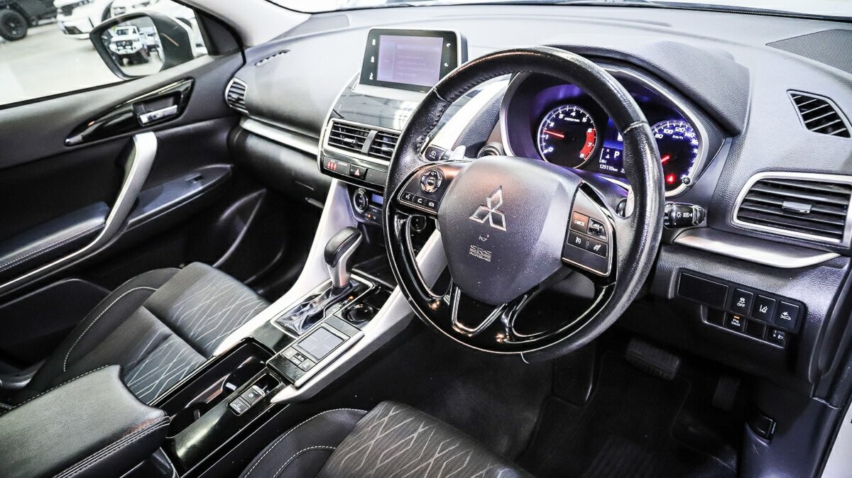 Mitsubishi Eclipse Cross image 4