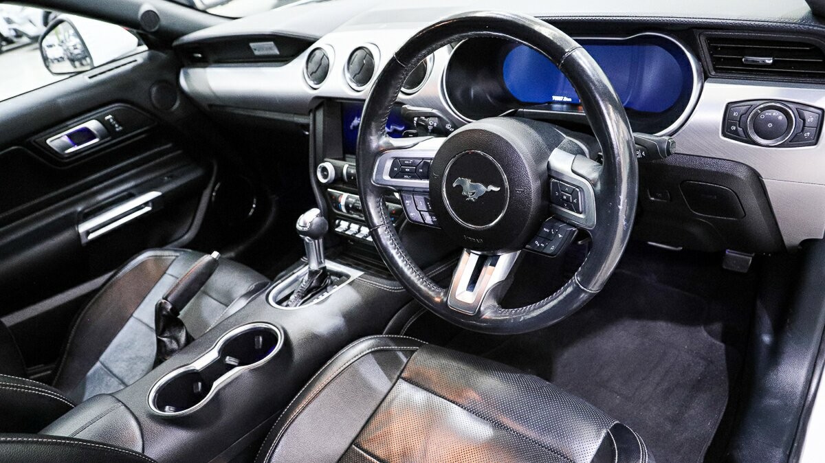 Ford Mustang image 4