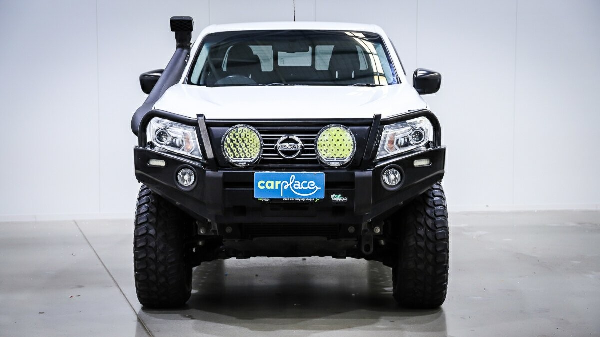 Nissan Navara image 2