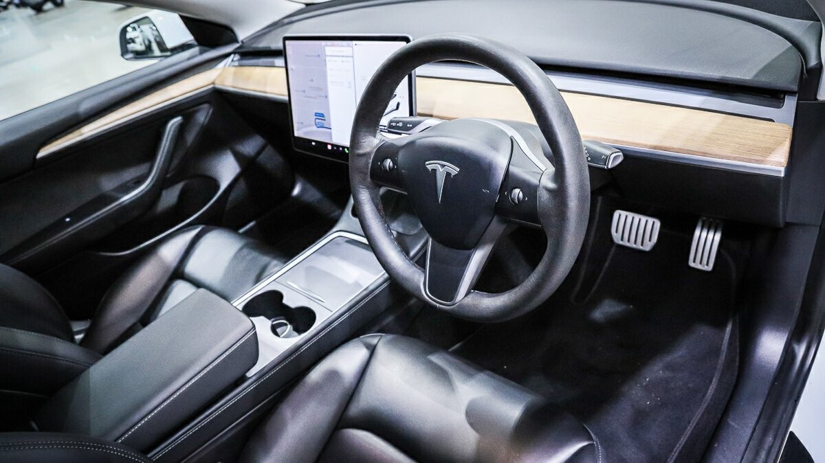 Tesla Model 3 image 4