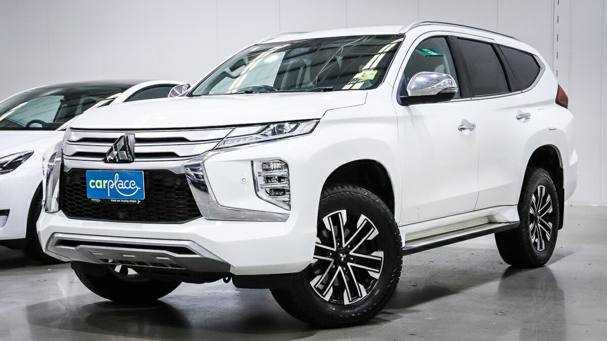 Mitsubishi Pajero Sport image 1
