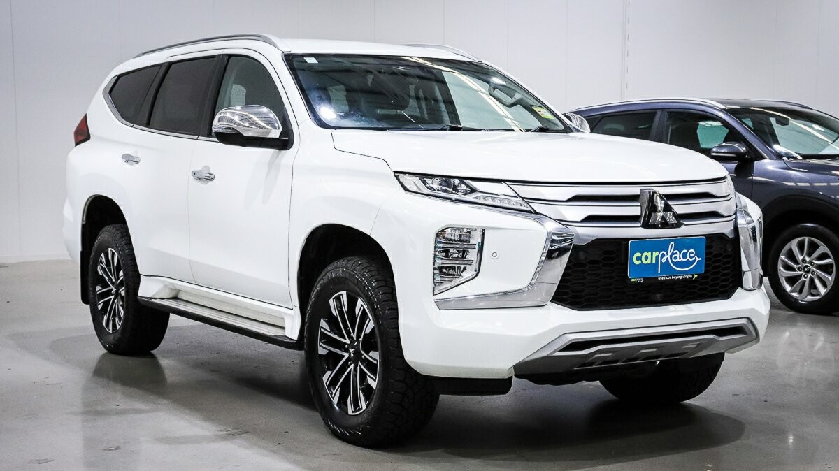 Mitsubishi Pajero Sport image 3