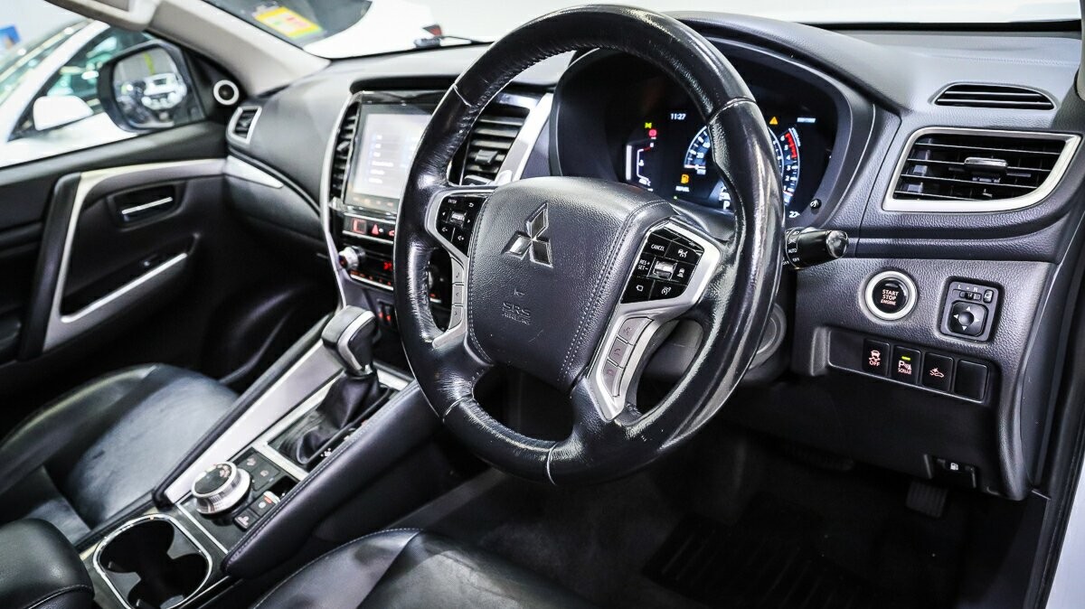 Mitsubishi Pajero Sport image 4