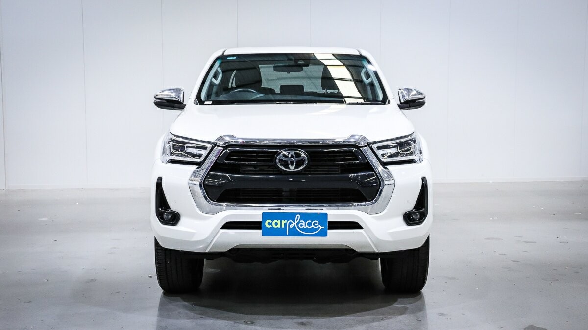 Toyota Hilux image 2