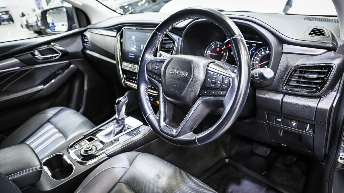 Isuzu Mu-x image 4