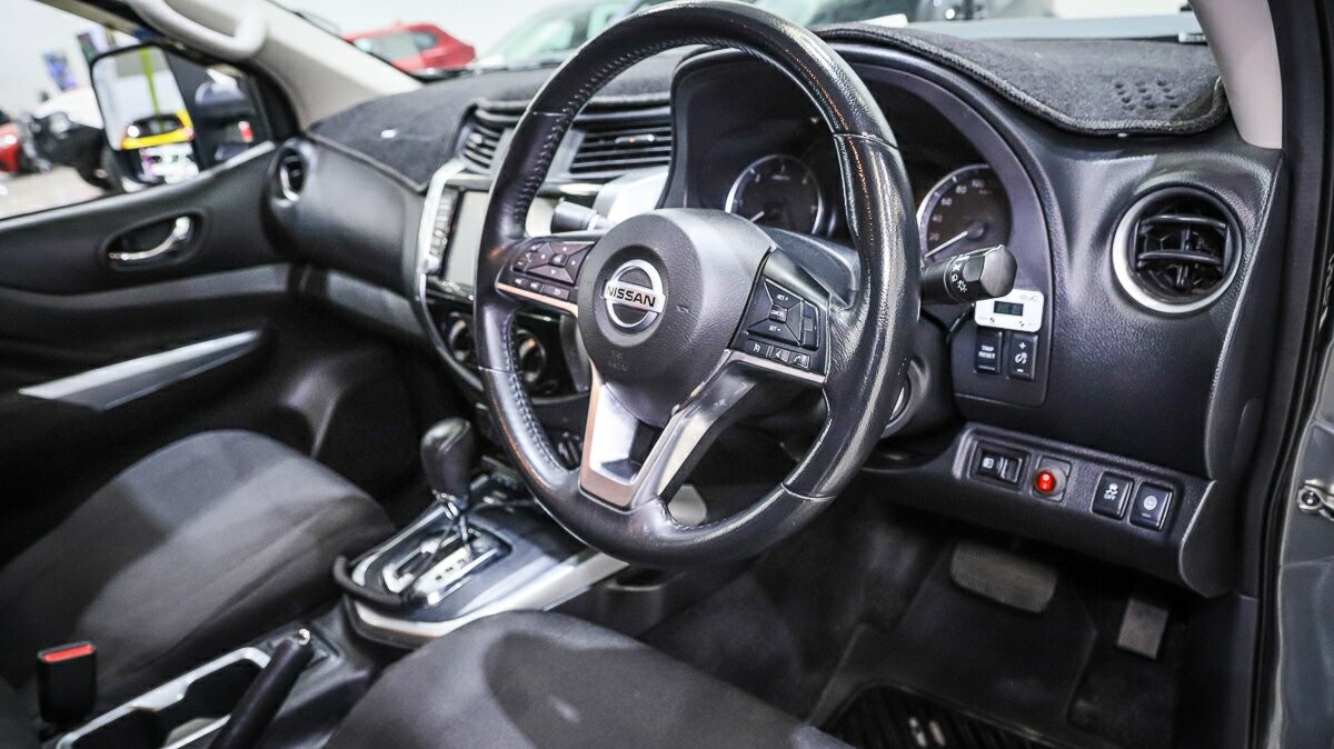 Nissan Navara image 4