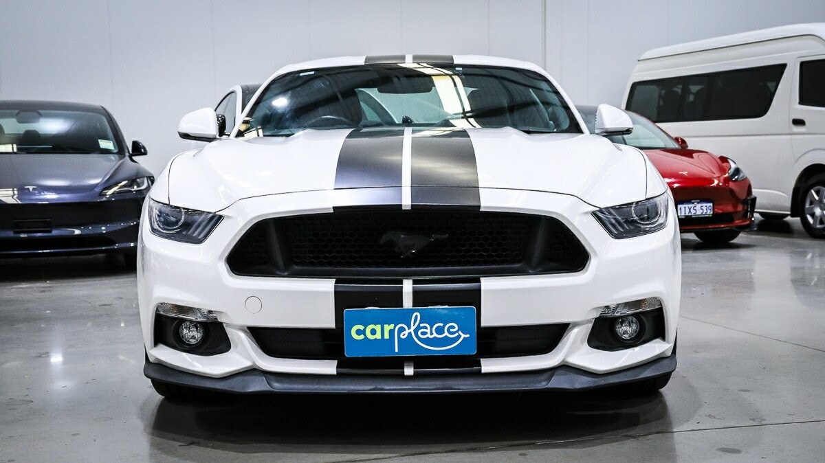 Ford Mustang image 2