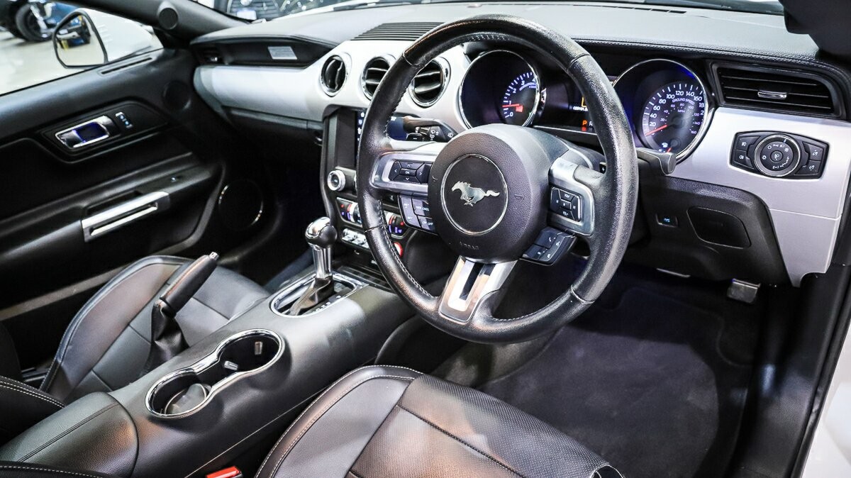 Ford Mustang image 4