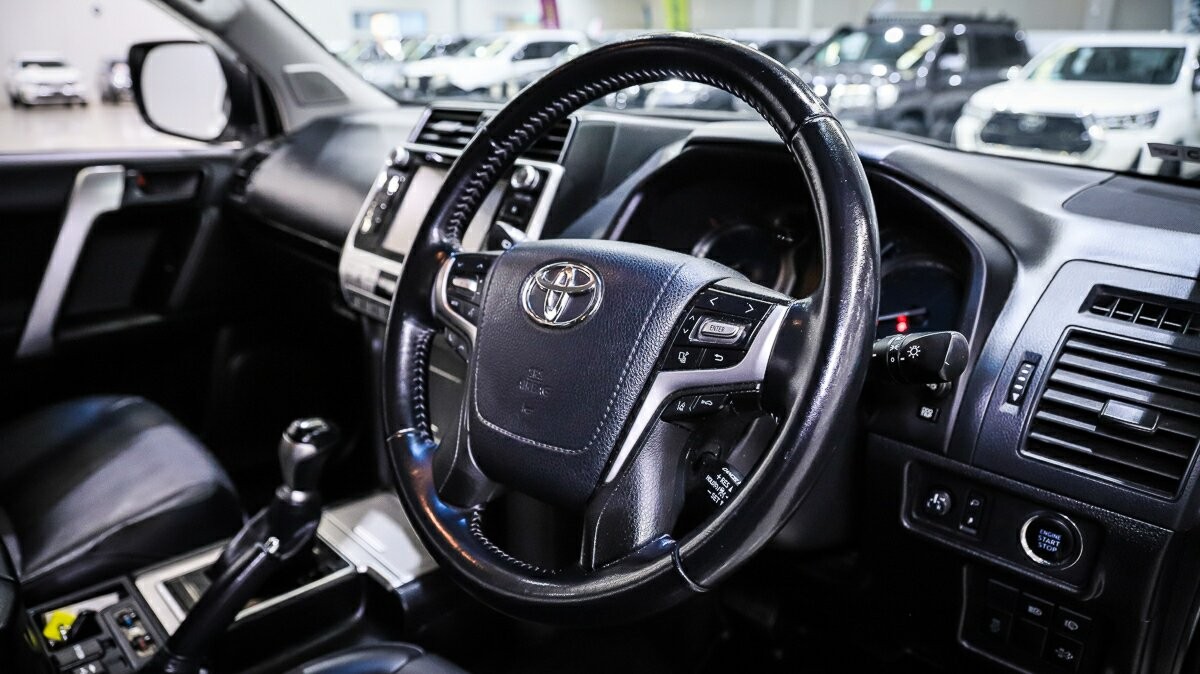 Toyota Landcruiser Prado image 4