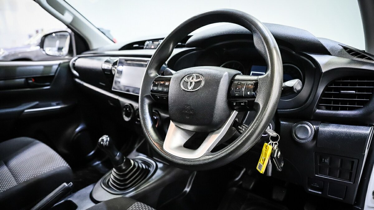 Toyota Hilux image 4