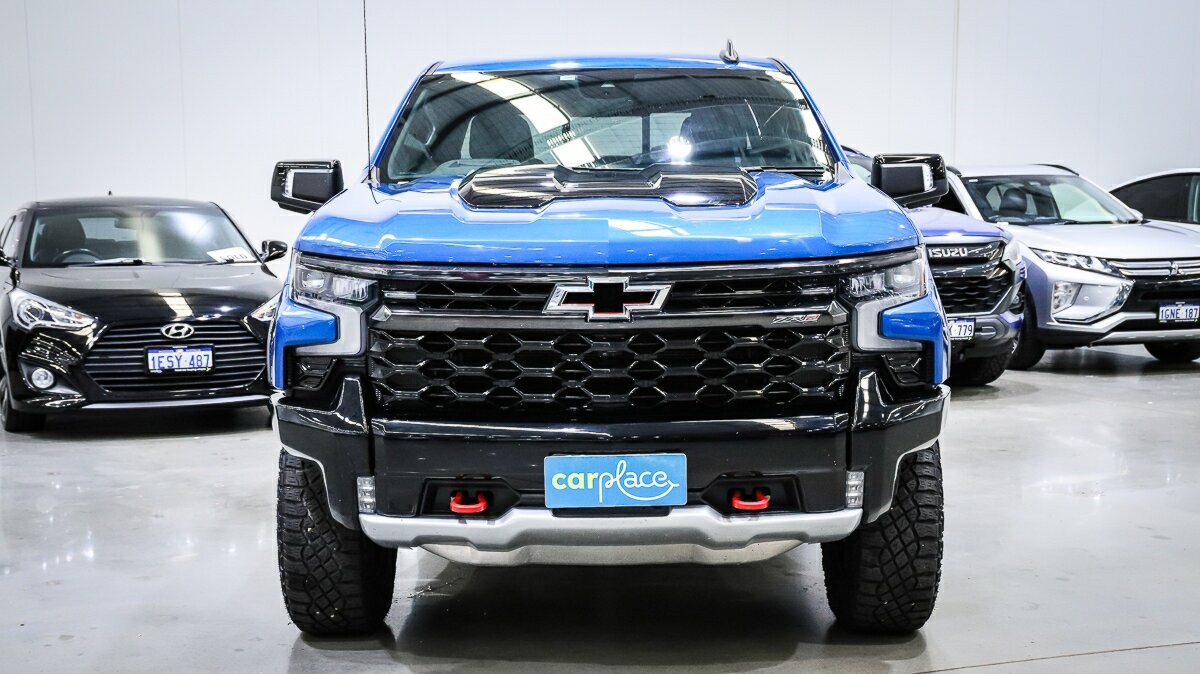 Chevrolet Silverado image 2