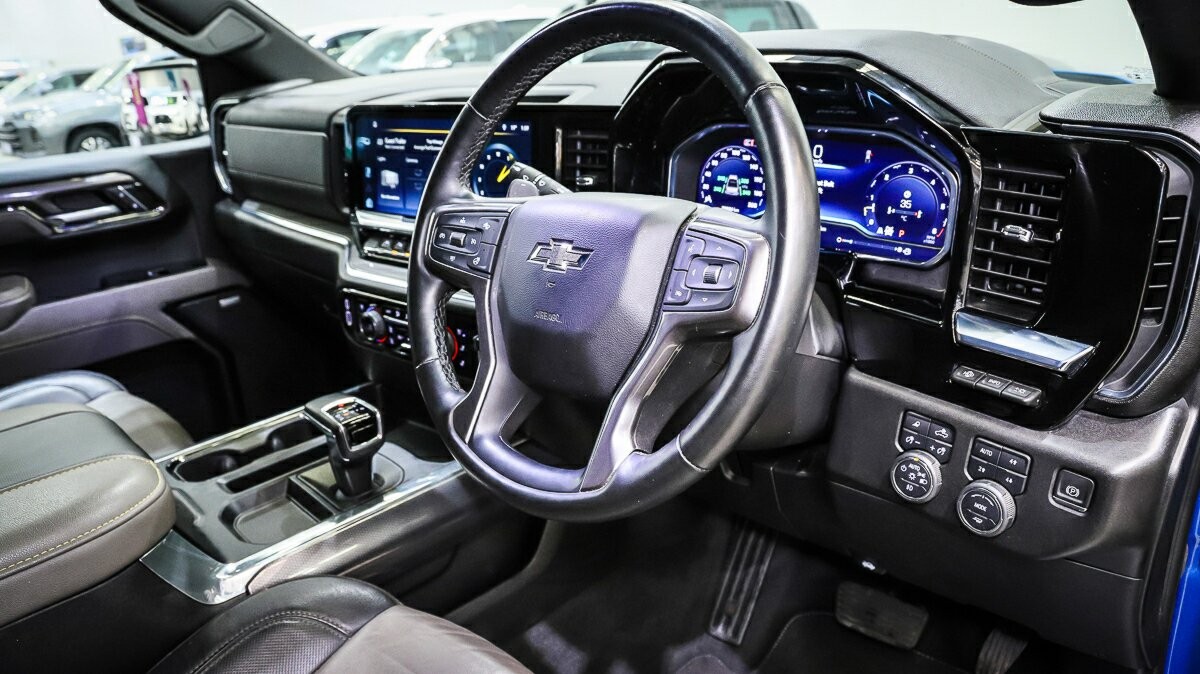 Chevrolet Silverado image 4