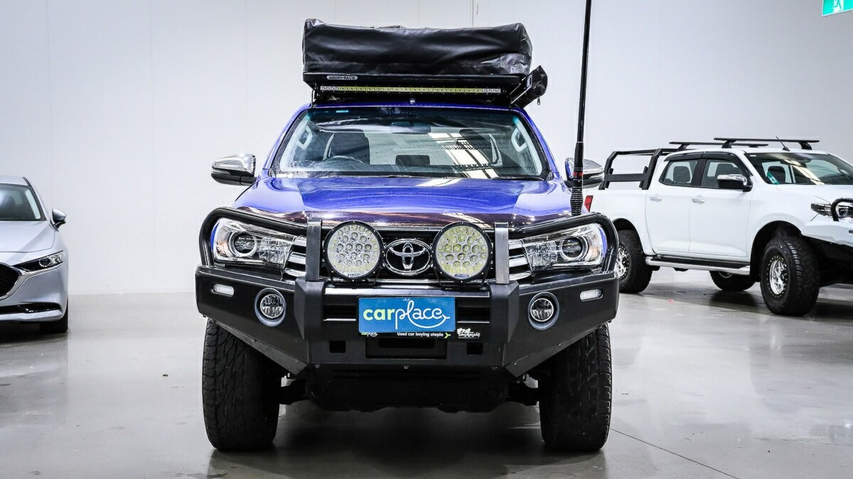 Toyota Hilux image 2