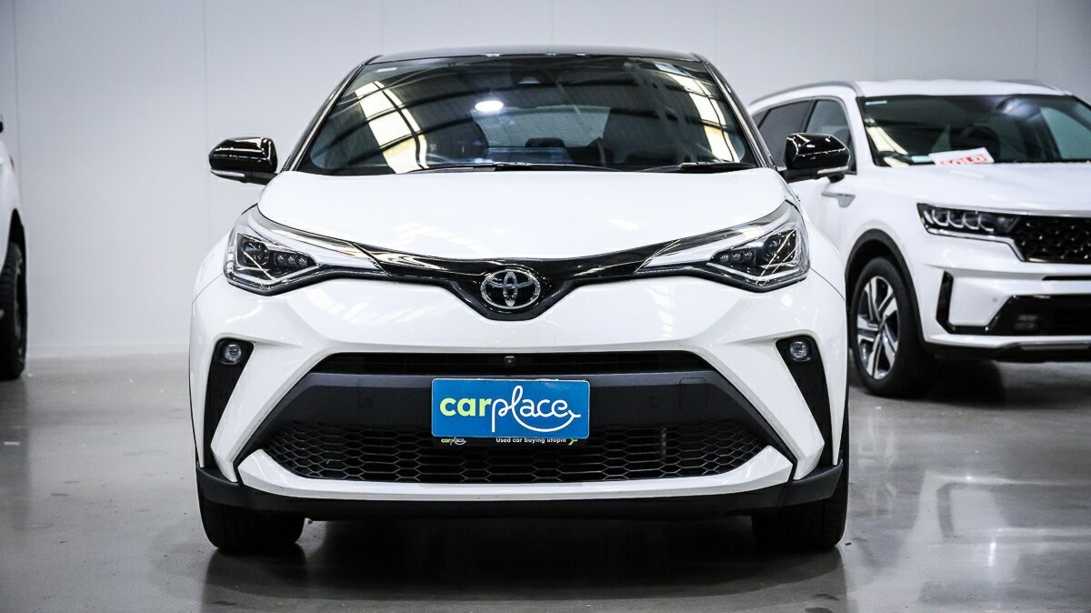 Toyota C-hr image 2