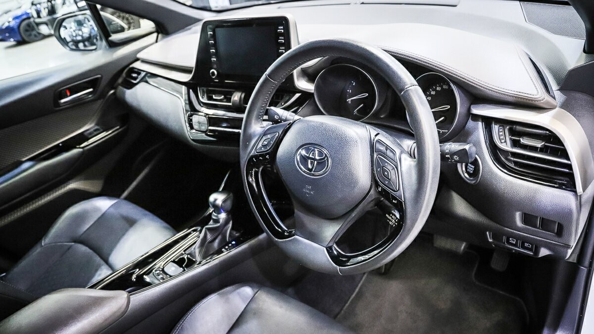 Toyota C-hr image 4