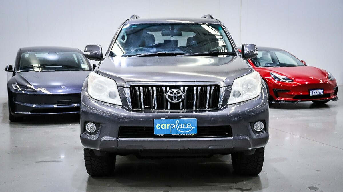 Toyota Landcruiser Prado image 2