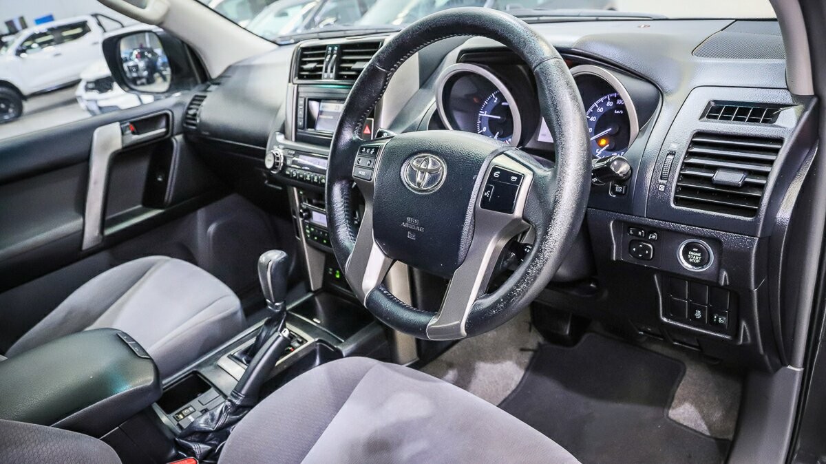 Toyota Landcruiser Prado image 4