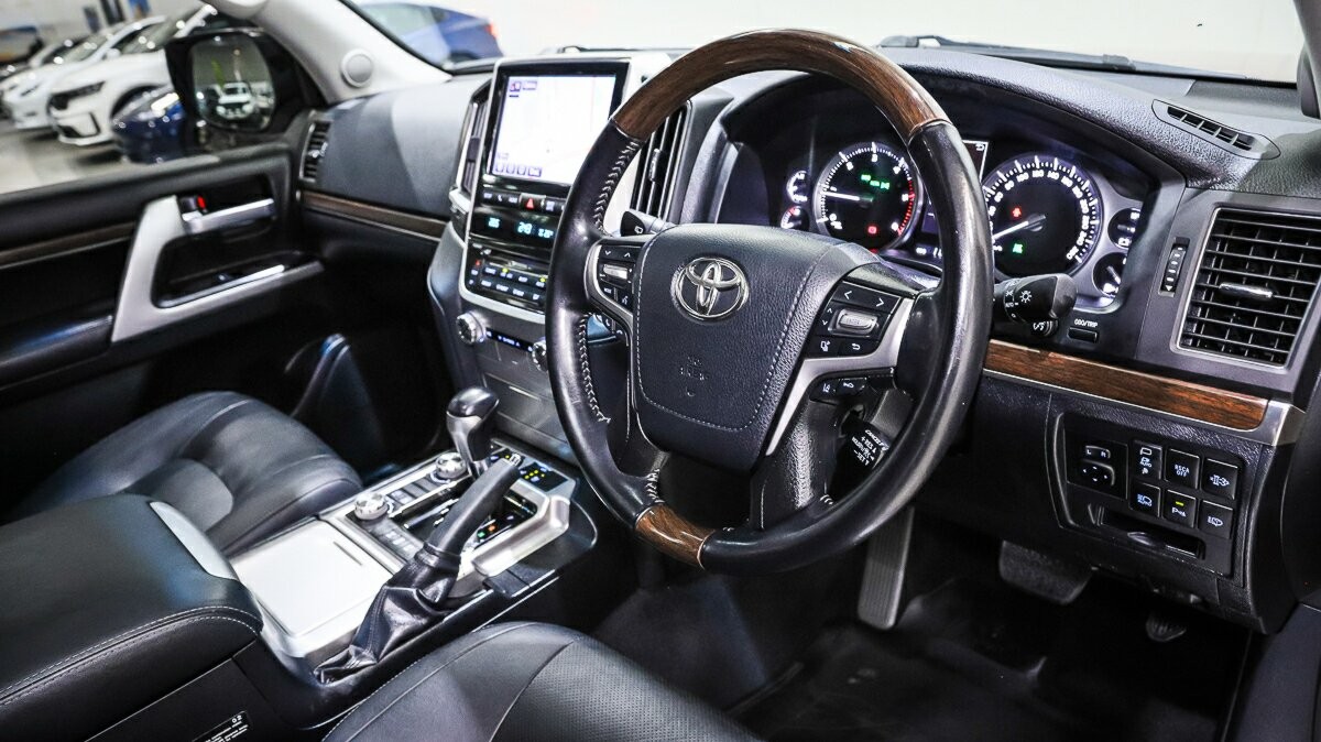 Toyota Landcruiser image 4