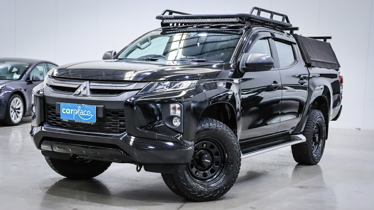 Mitsubishi Triton image 1