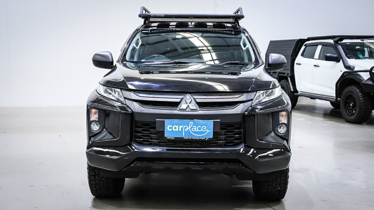 Mitsubishi Triton image 2