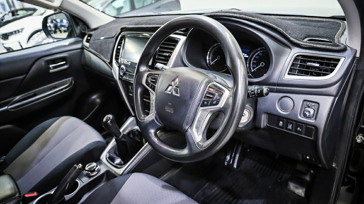 Mitsubishi Triton image 4