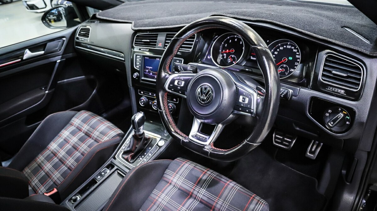 Volkswagen Golf image 4