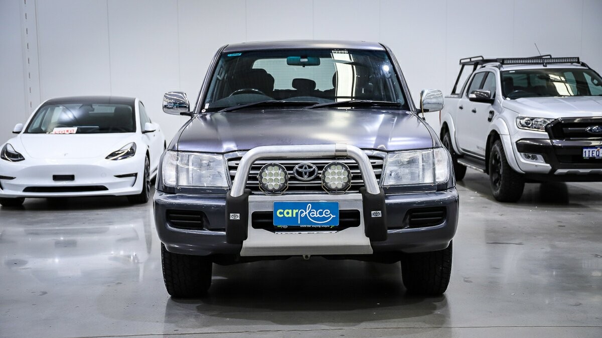 Toyota Landcruiser image 2