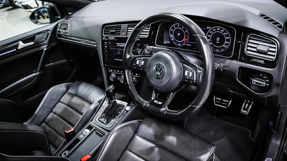 Volkswagen Golf image 4