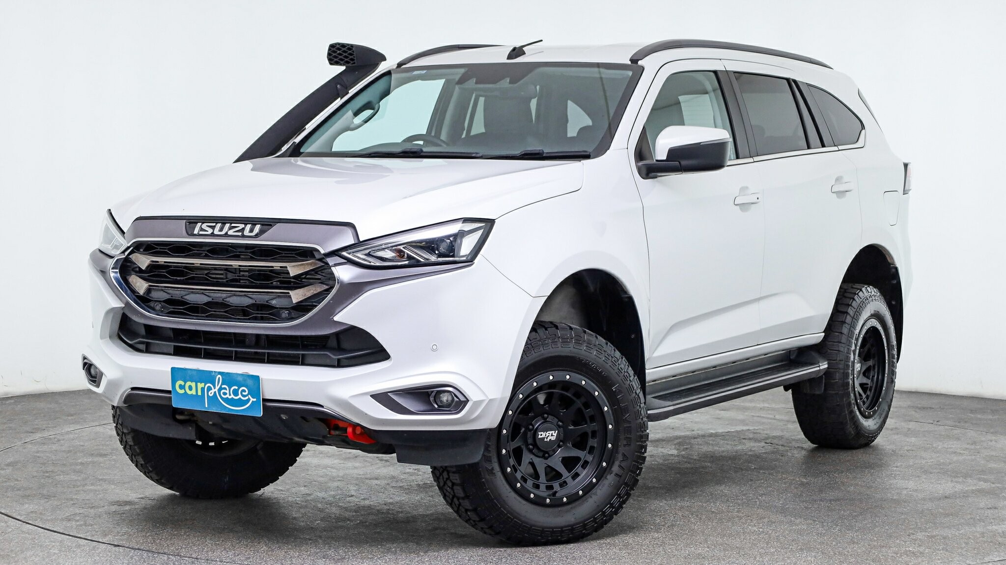 Isuzu Mu-x image 1