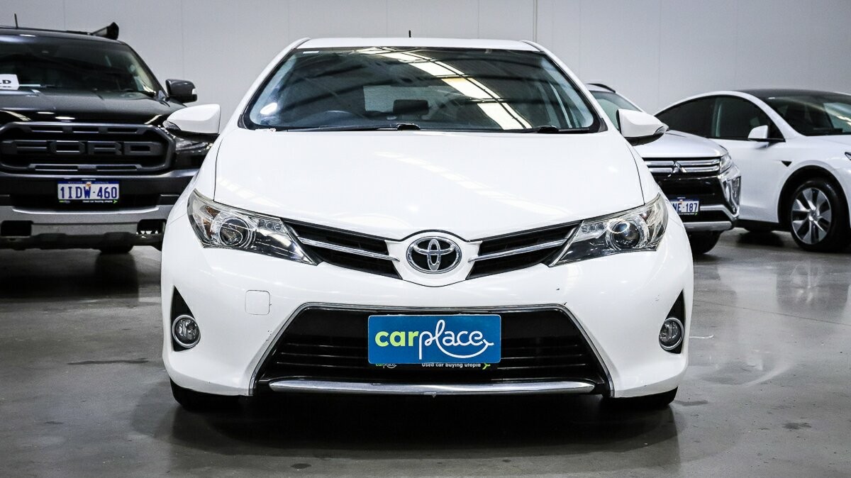 Toyota Corolla image 2