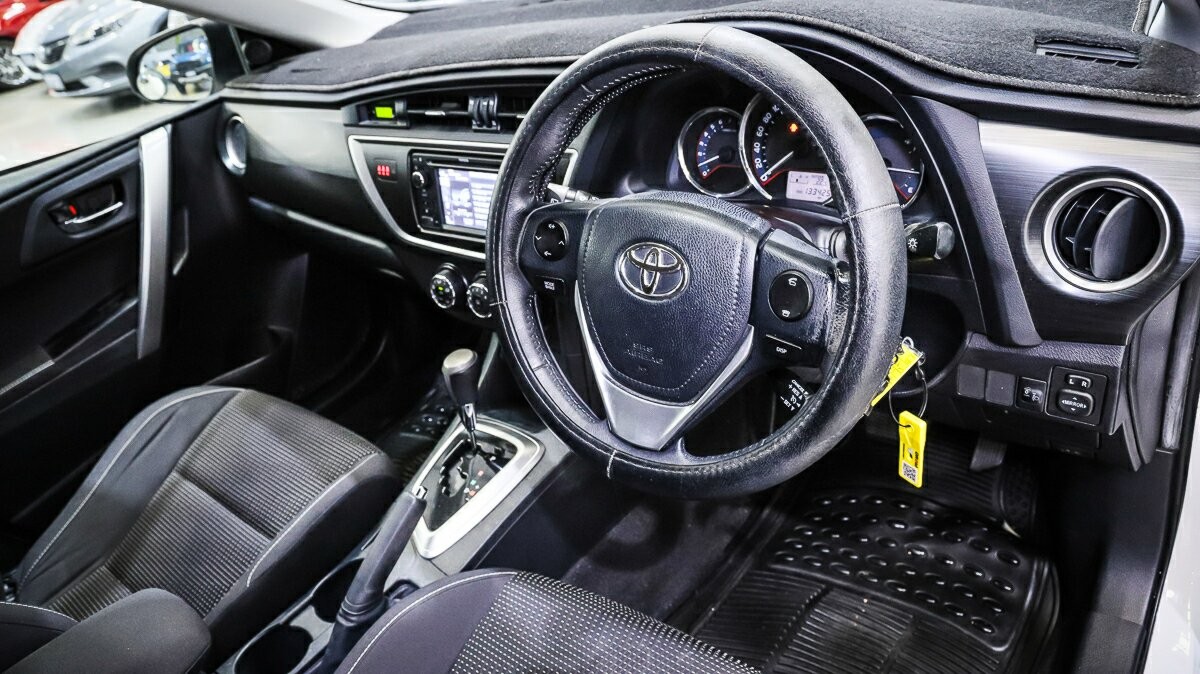 Toyota Corolla image 4
