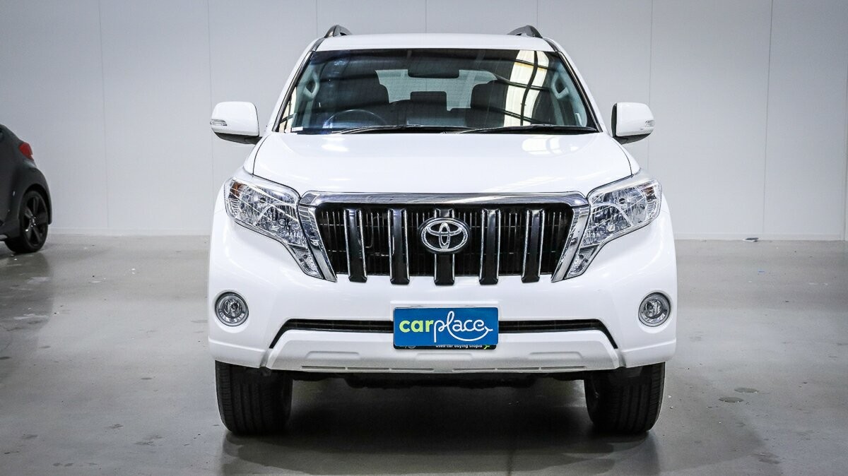 Toyota Landcruiser Prado image 2
