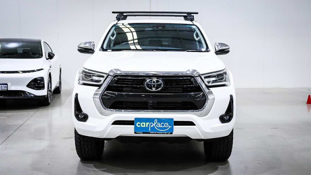 Toyota Hilux image 2