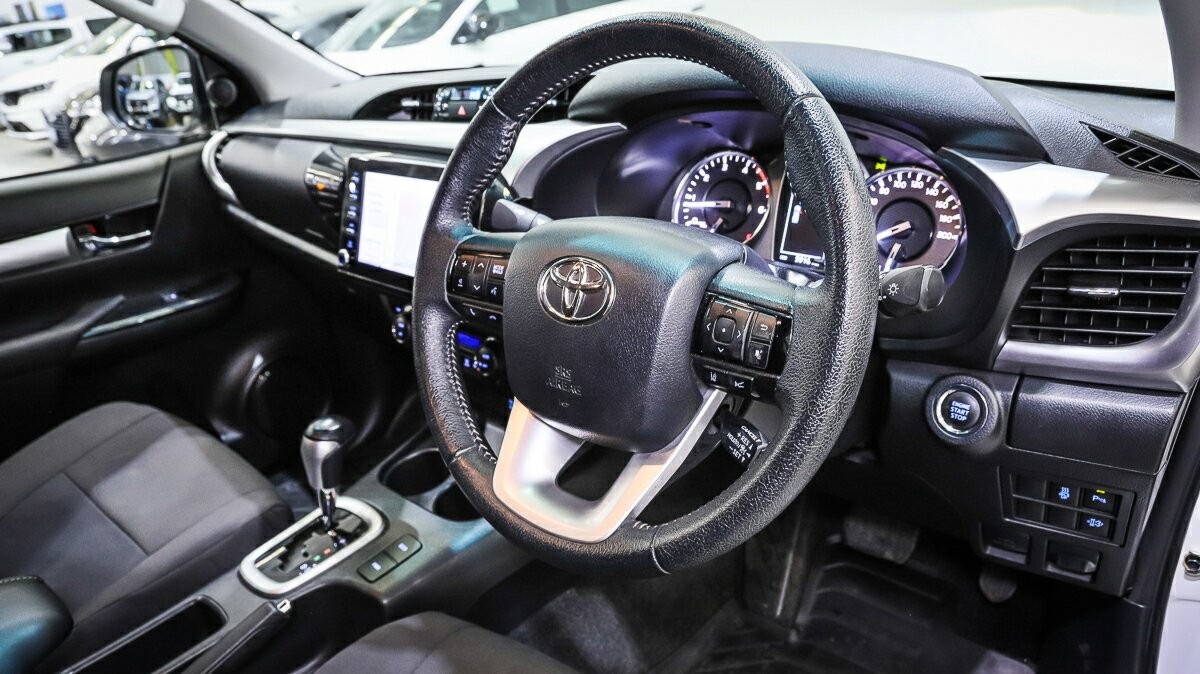 Toyota Hilux image 4