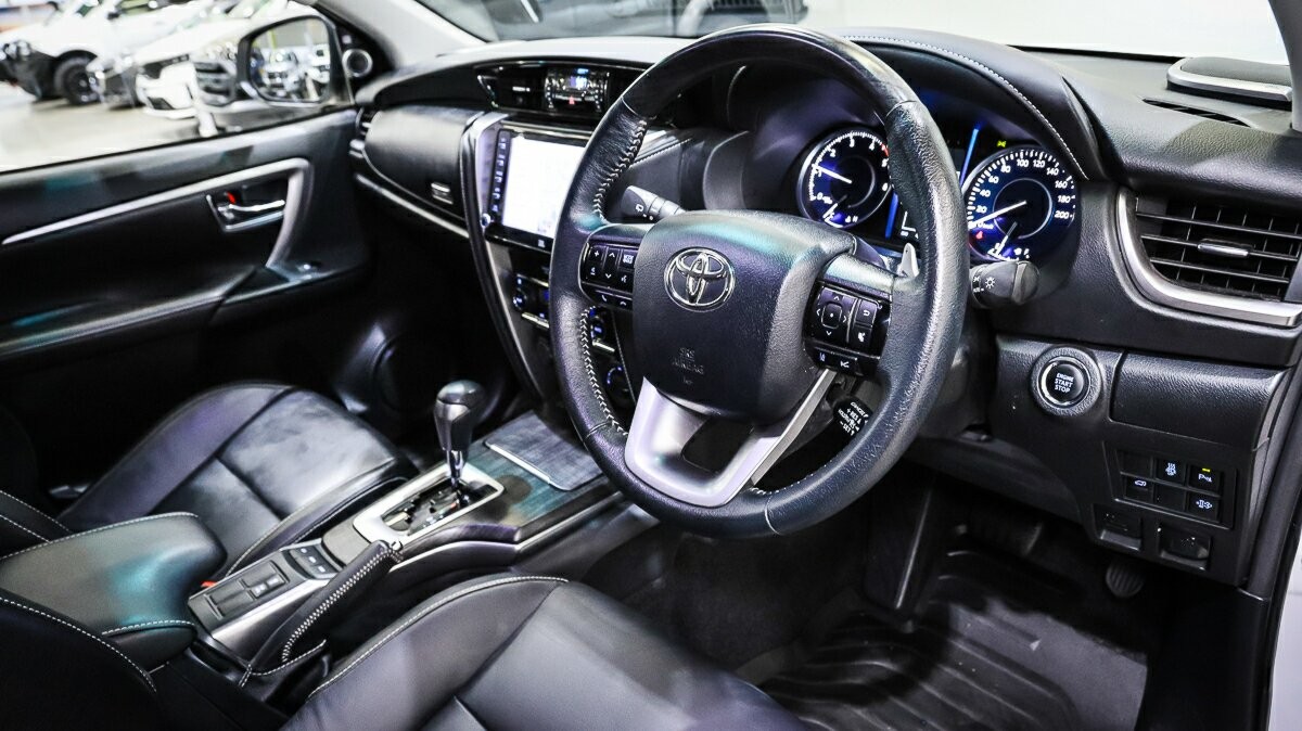 Toyota Fortuner image 4