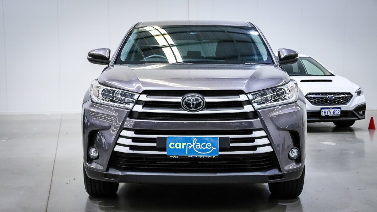 Toyota Kluger image 2