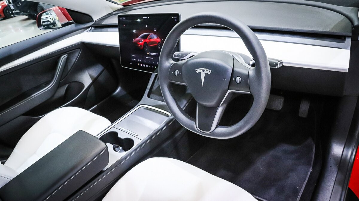 Tesla Model 3 image 4