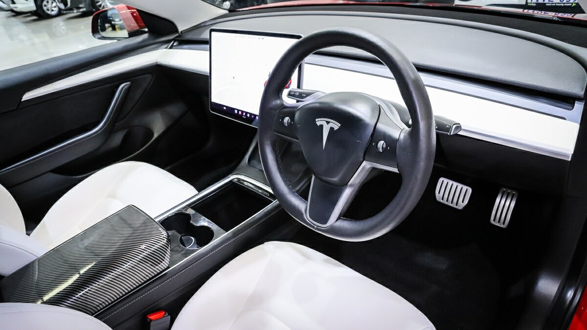 Tesla Model 3 image 4