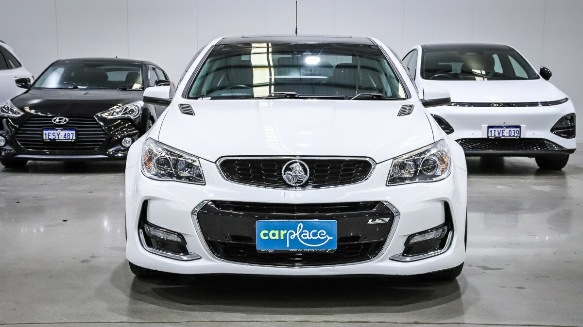 Holden Commodore image 2