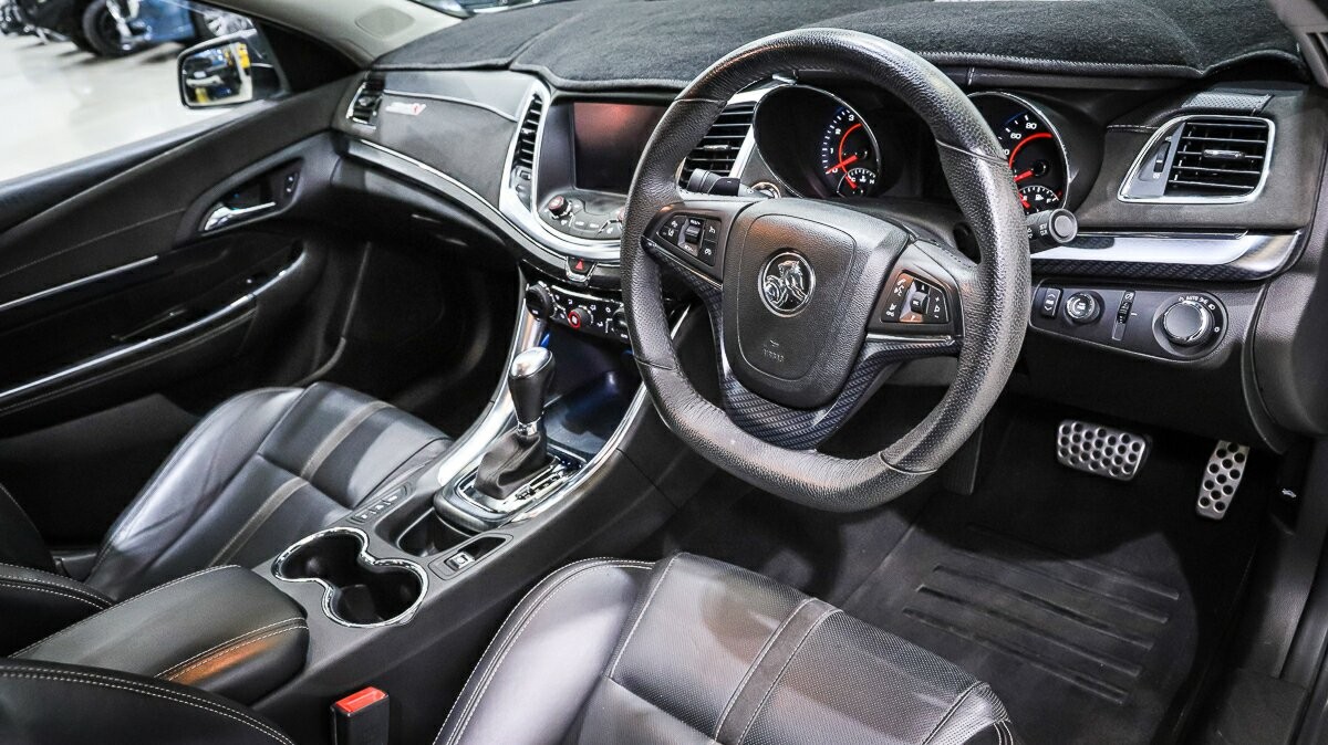 Holden Commodore image 4